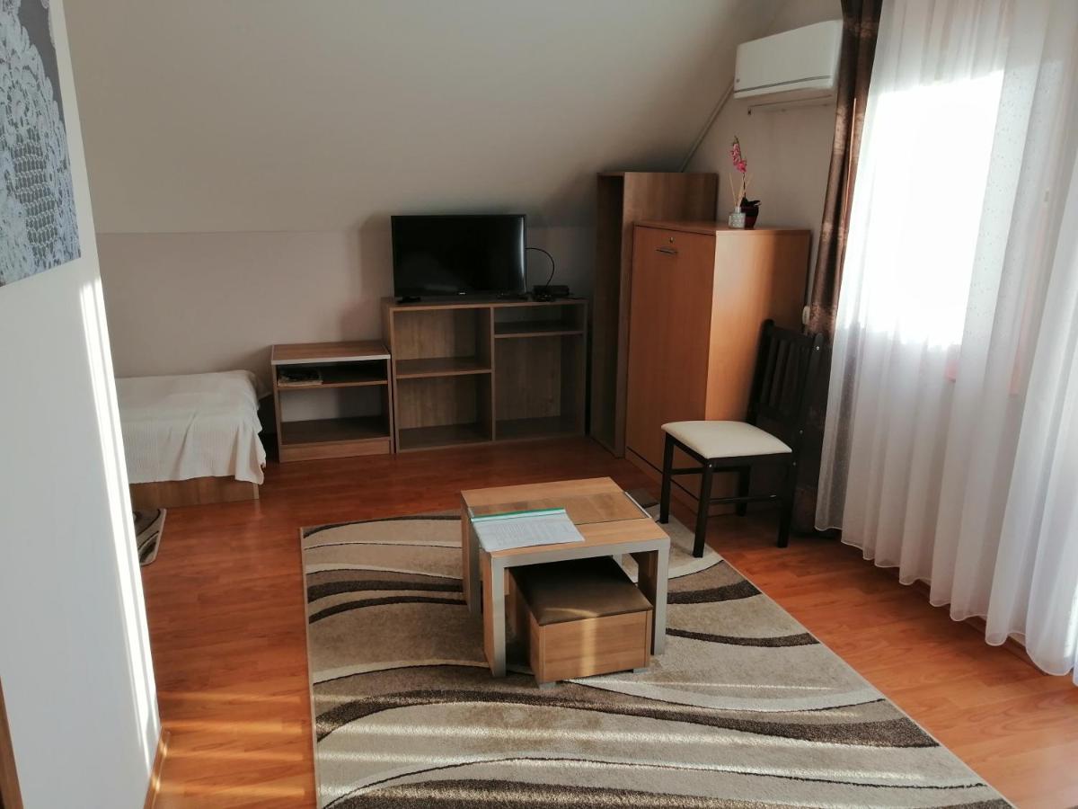Csipkehaz Apartman Cserkeszolo Exterior photo