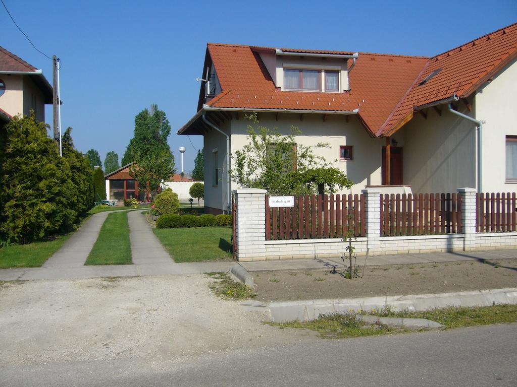 Csipkehaz Apartman Cserkeszolo Exterior photo