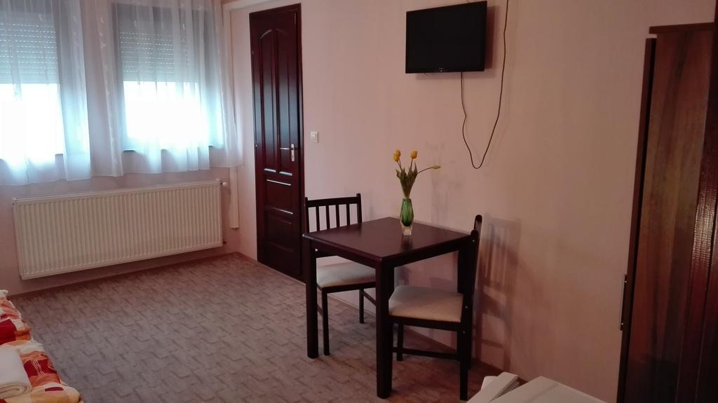 Csipkehaz Apartman Cserkeszolo Exterior photo